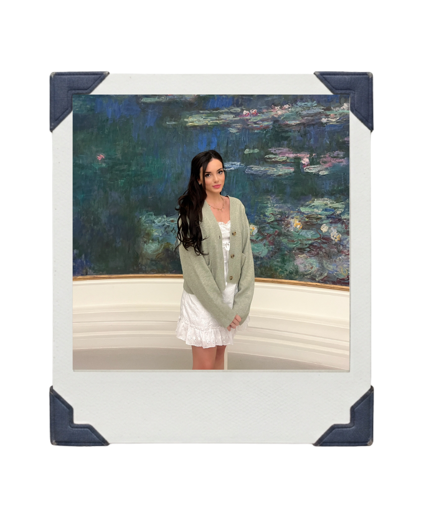 Bailee at the Musée de l'Orangerie